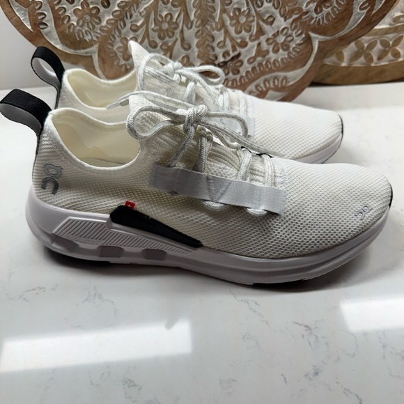 On Running Men\'s White and Black Sneakers main image 6